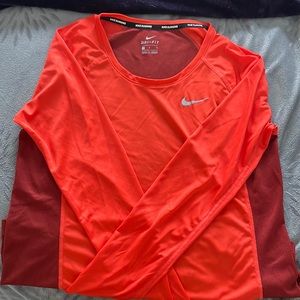 NWOT - Women’s Sz Lg Nike Dri-Fit Long Sleeve Workout top